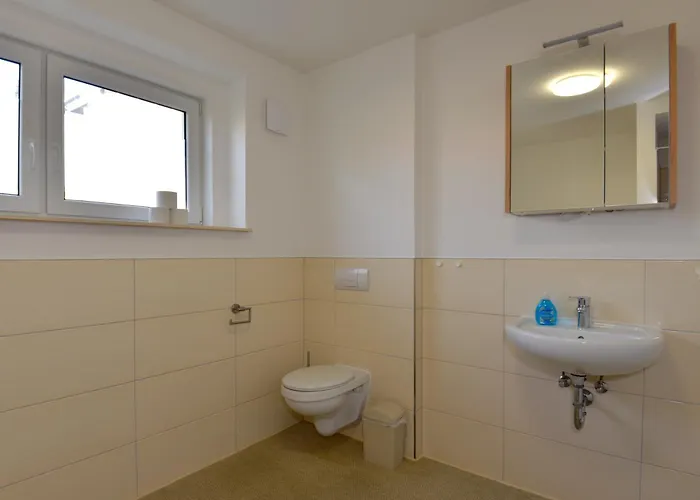 Robert 2 アパート ズール